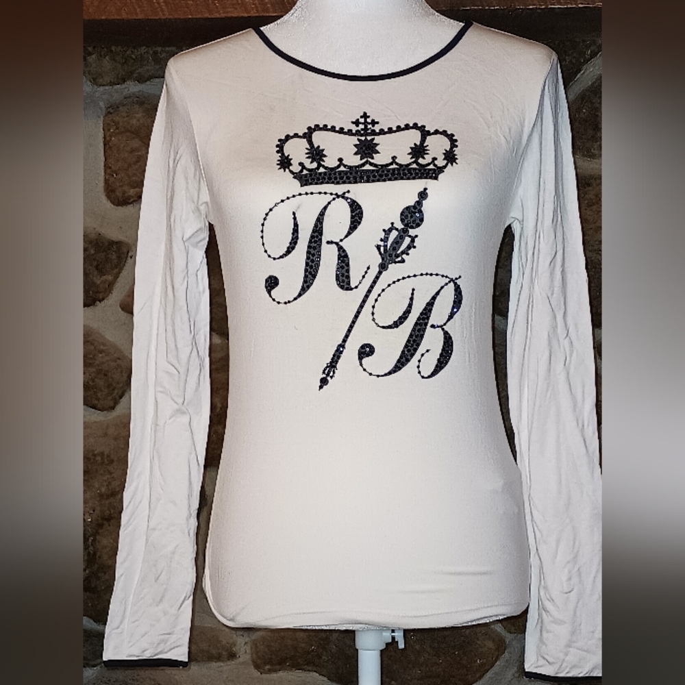 Roccobarocco women's size 8 long sleeve graphic Tshirt. NWT